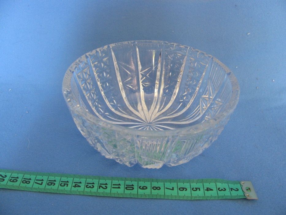 Продам хрустальные вазочки.