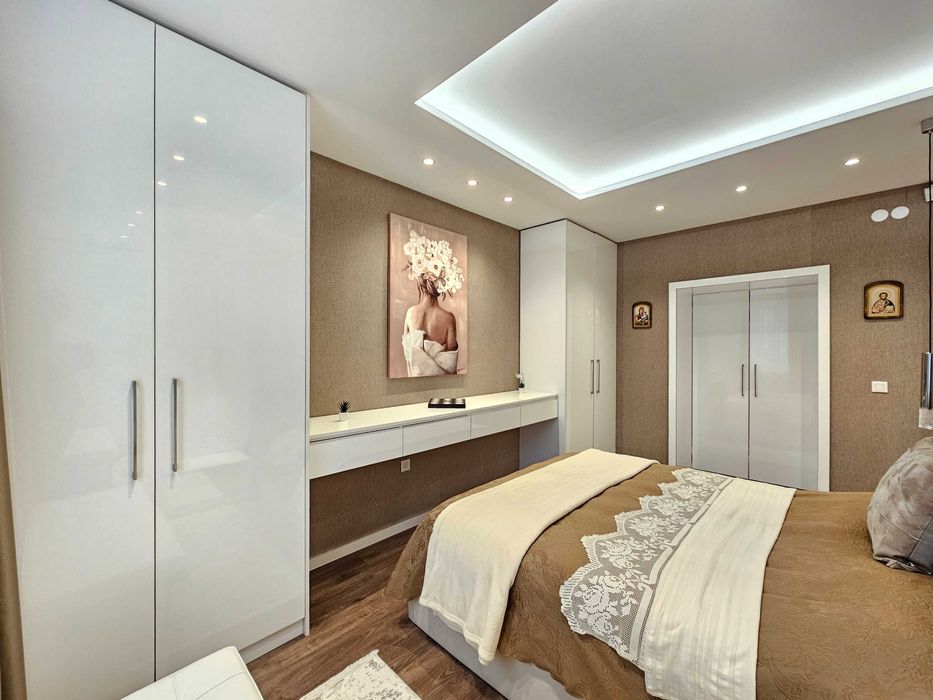 Продава се Тристаен апартамент в София, Център - 105 кв.м за 5505 €/кв.м - Снимка #1