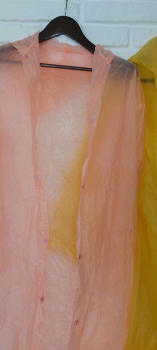 Продавам дъждобрани