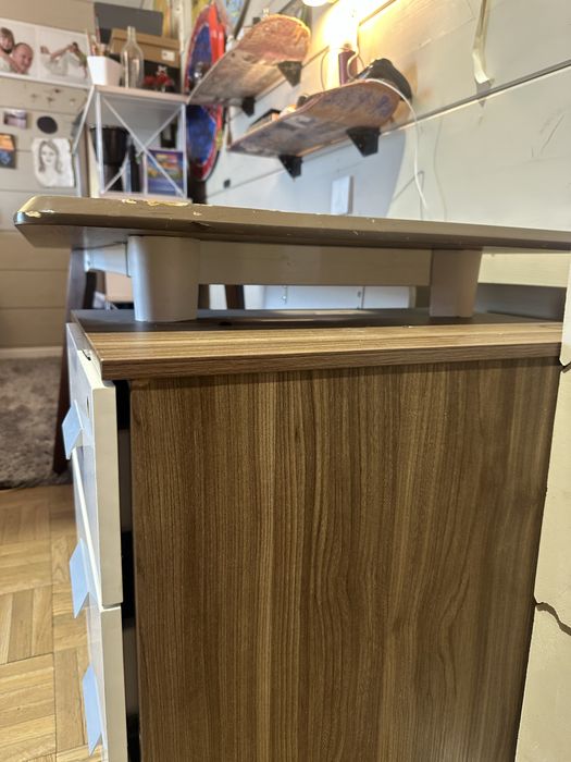 Письменый деревяный стол