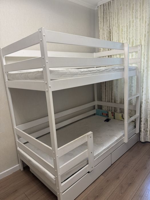 Продам двухярусную кровать