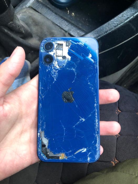 Продам Айфон 12 мини