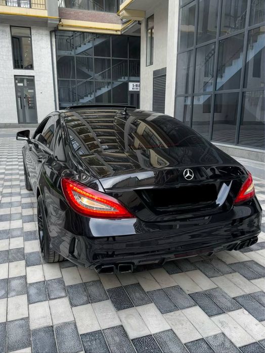 Mercedes- benz CLS Banan