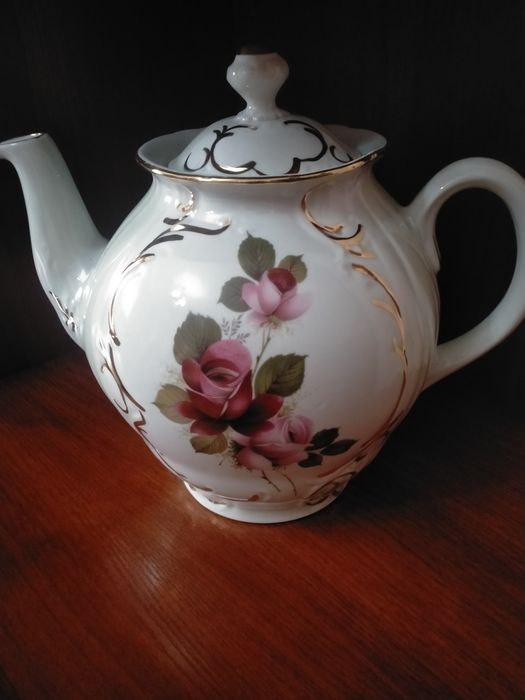 Продам два чайника