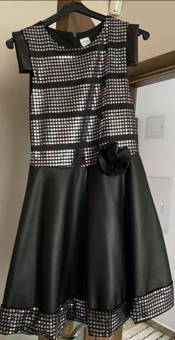 Продавам детска рокля