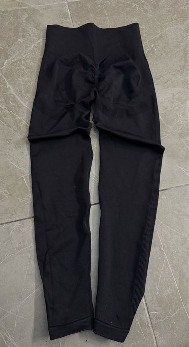 спортен черен клин