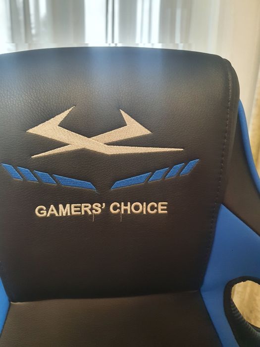 Vând scaun de gaiming