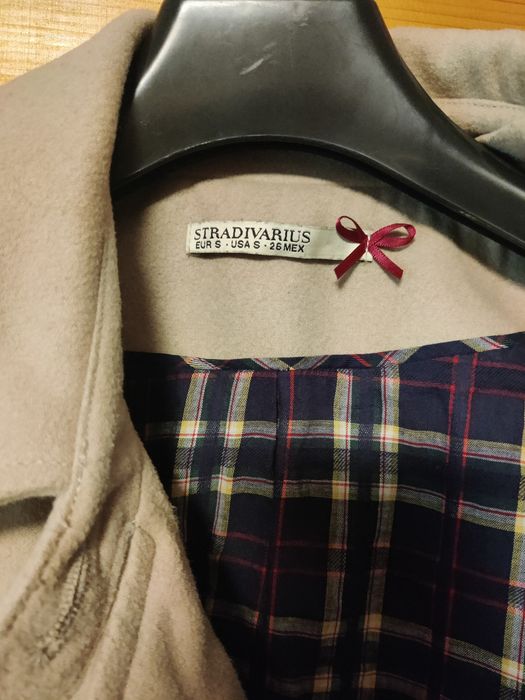 Palton crem Stradivarius