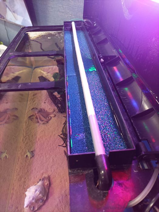 Продавам аквариум с шкаф