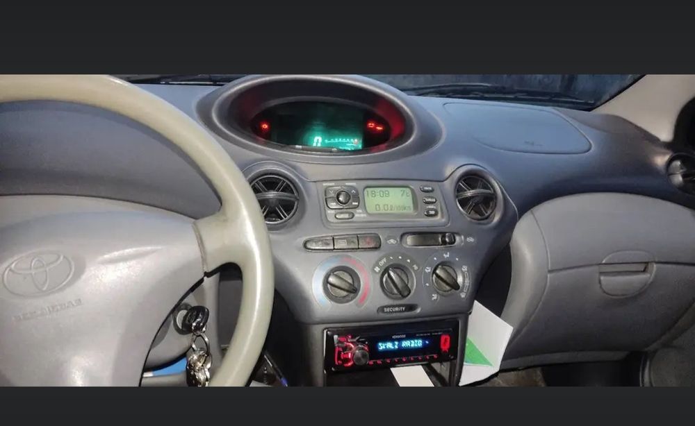 Тойота ярис 1.0 VVT-i бензин 68 к.с