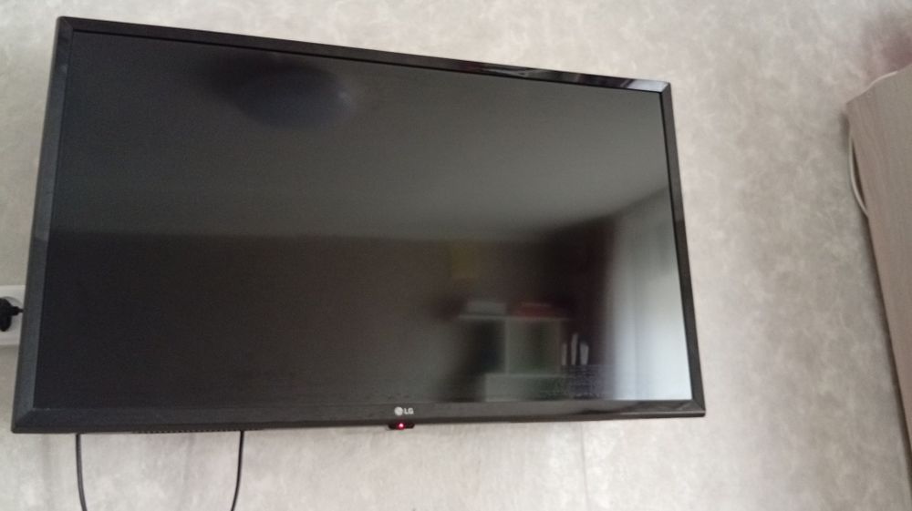 Телевизор LG в идеальном состоянии