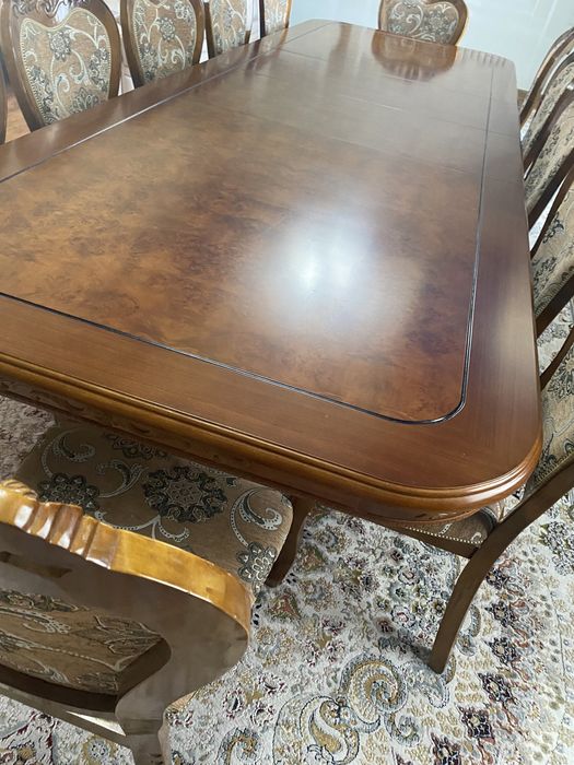 Стол для гостинной, 14 стульями