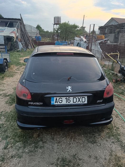Vând Peugeot 206 Hatchback