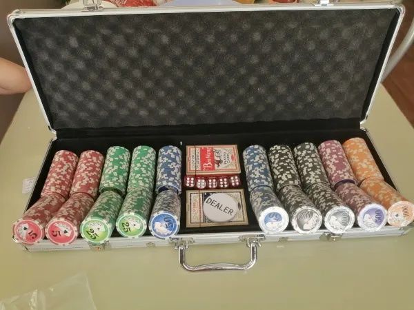 Покерный набор на 500 фишек , Покер новый .