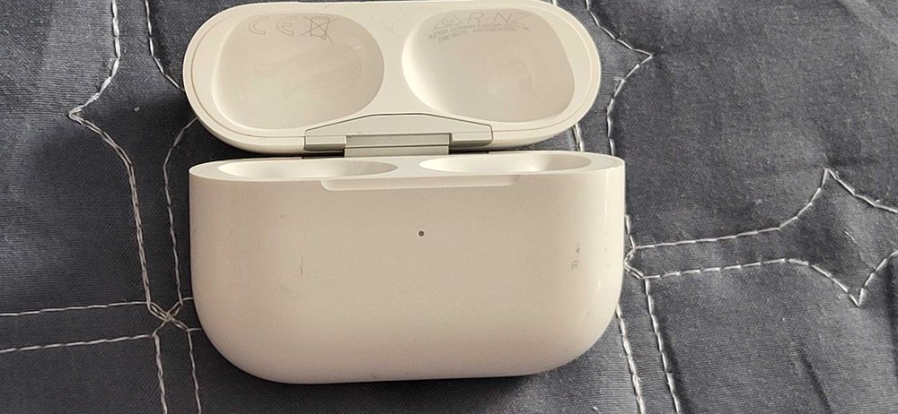 AirPods Pro de a 2-a generație A2700 cu Emc 8075  carcasa casti originala