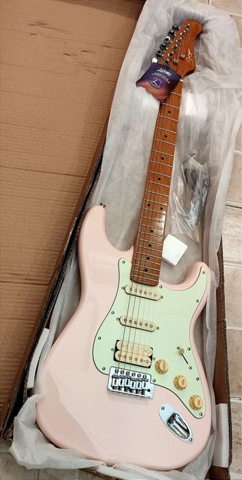 Электро-гитара Stratocaster LUXAR  PRO