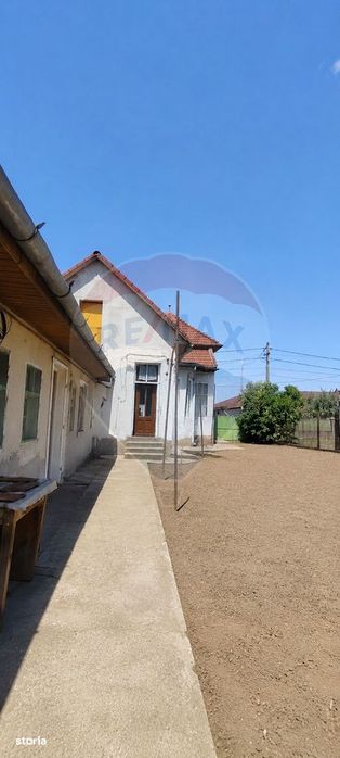 Casă cu teren generos în Ciugud cu 5 camere de vânzare