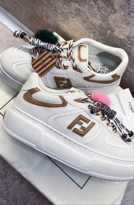 Обувки Fendi.