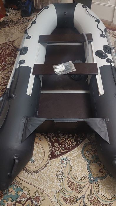 Продаётся надувная ПВХ лодка Ривьера 3200