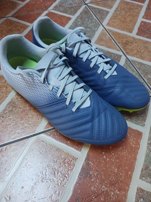 Vând ghete de fotbal kipsta în stare impecabilă.