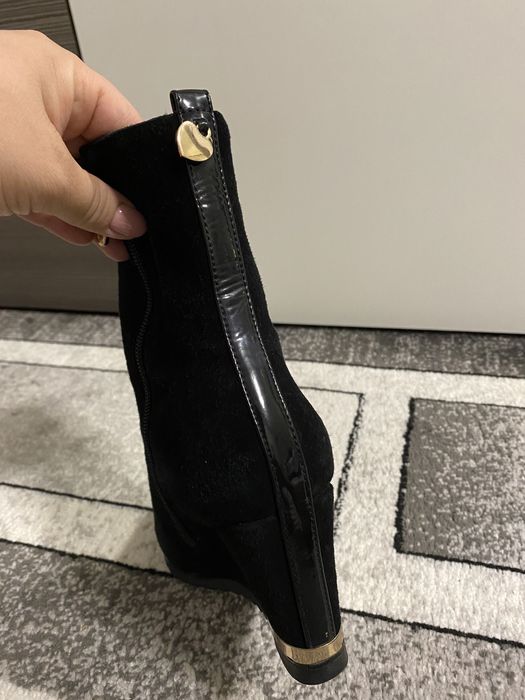 Продам замшевые натуральные ботильоны