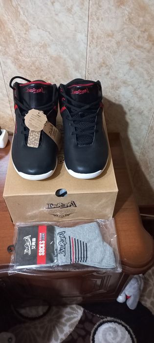 Продам новые фирменные Баскетбольные кроссовки