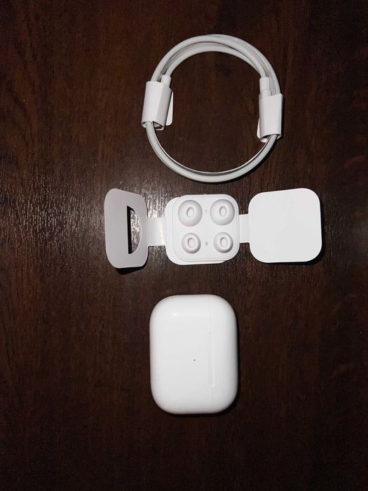 Продавам AirPods Pro 2 (1-во поколение)