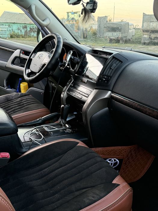 Toyoto land cruiser 200