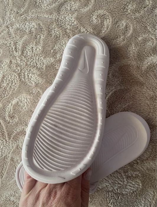 Slapi Nike culoare roz