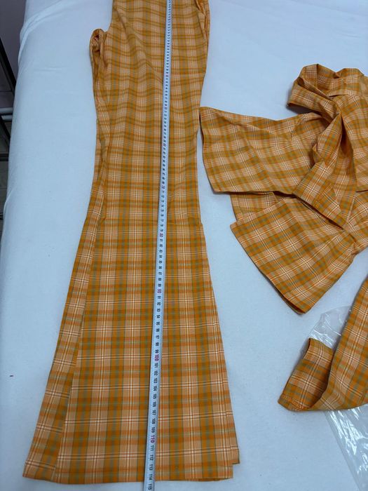 Set din două piese cu pantaloni evazați nou