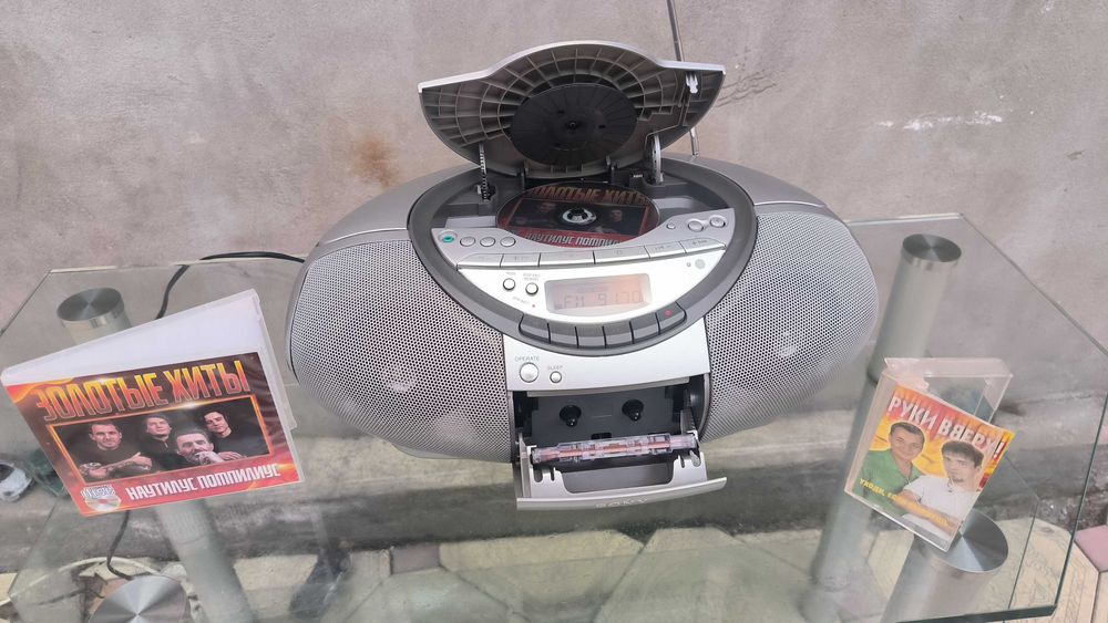 Продам магнитолу Sony CFD-S350L