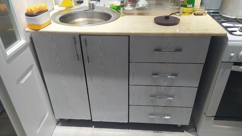 Продам кухонный гарнитур б/у