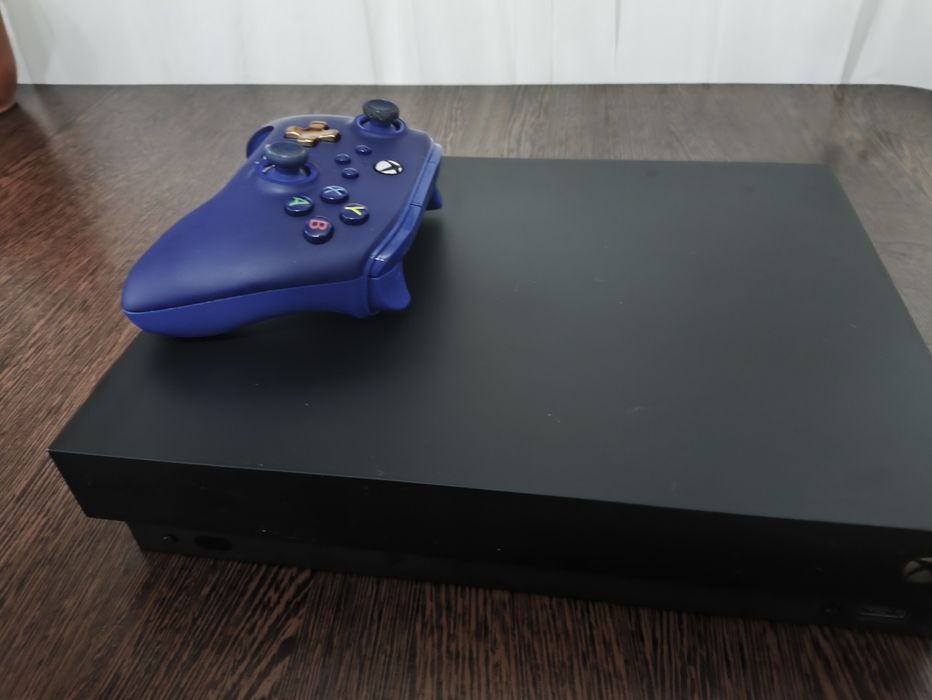 Xbox One X in stare perfecta folosit doar 1 an