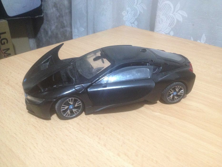 Коллекционная моделька BMW i8