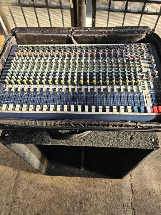 Vand mixer analog Soundcraft MFX 20