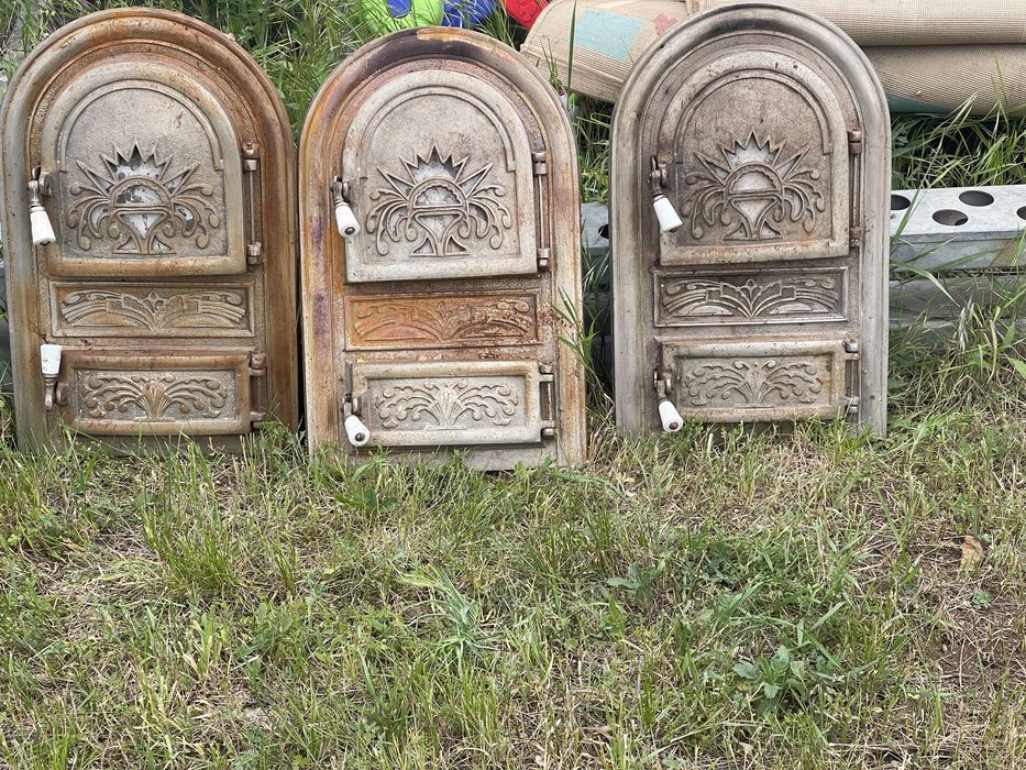 Vand 3 usii din fontă pentru sobă teracotă! Necestiă curățare!