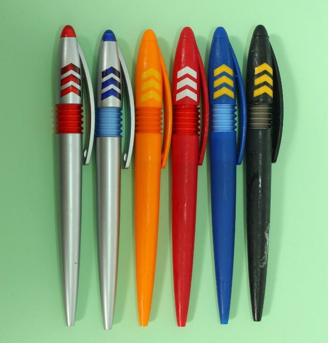 Химикали на едро и дребно 300 модела и цвята. Цена 0.20ст за бройка