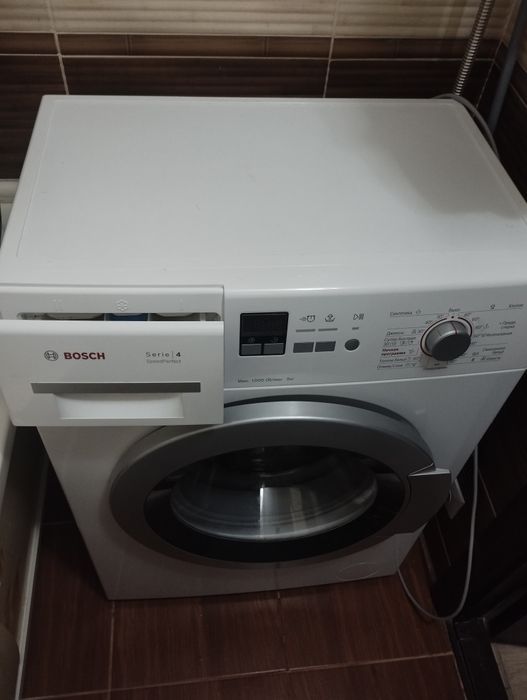 Продается стиральная машина марки Bosch.