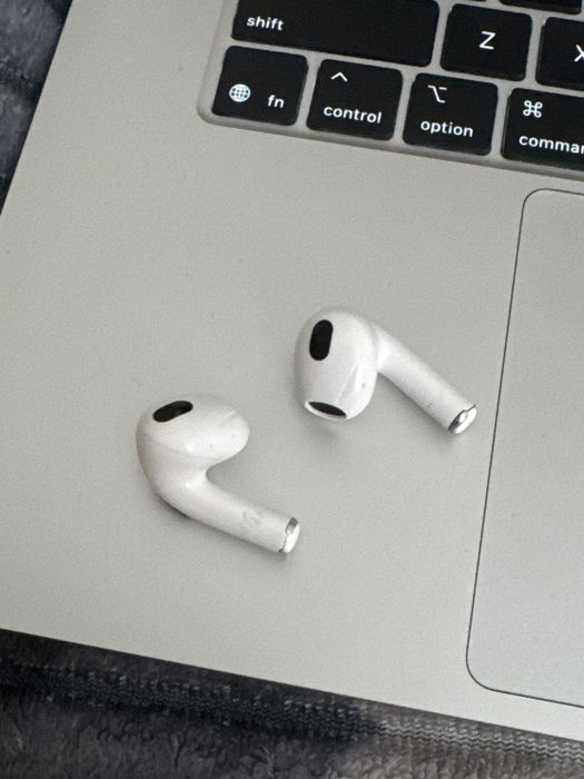Продам airpods 3