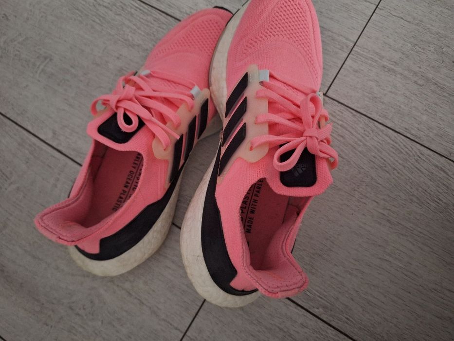 Adidasi ultraboost Parley pink marime 38