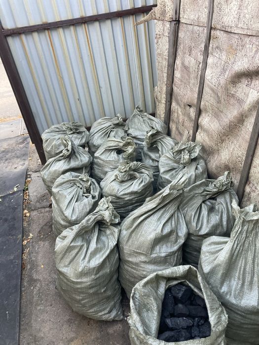 Уголь в мешках.