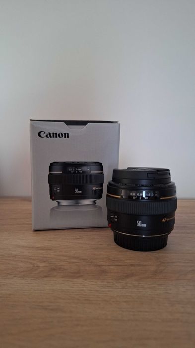 Canon EOS 2000D + Canon EF 50mm f/1.4 USM - Отлично състояние