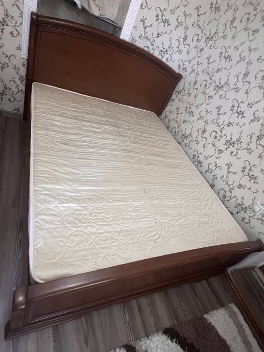 Продам двухспальную кровать