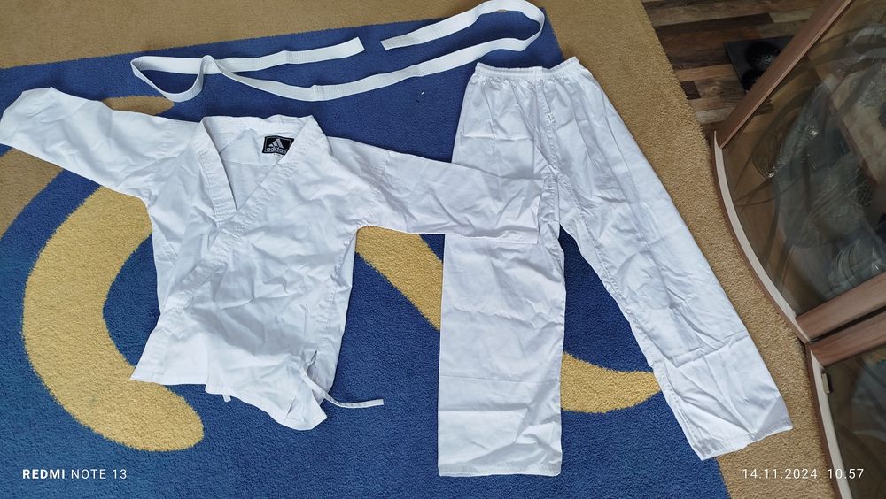 Кимоно костюм и перчатки