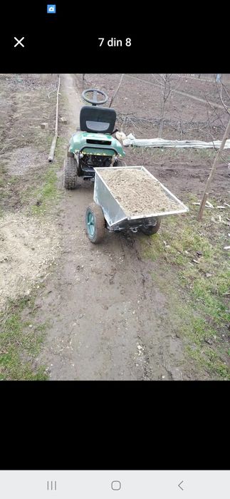 Tractoras de tuns gazonul si de carat