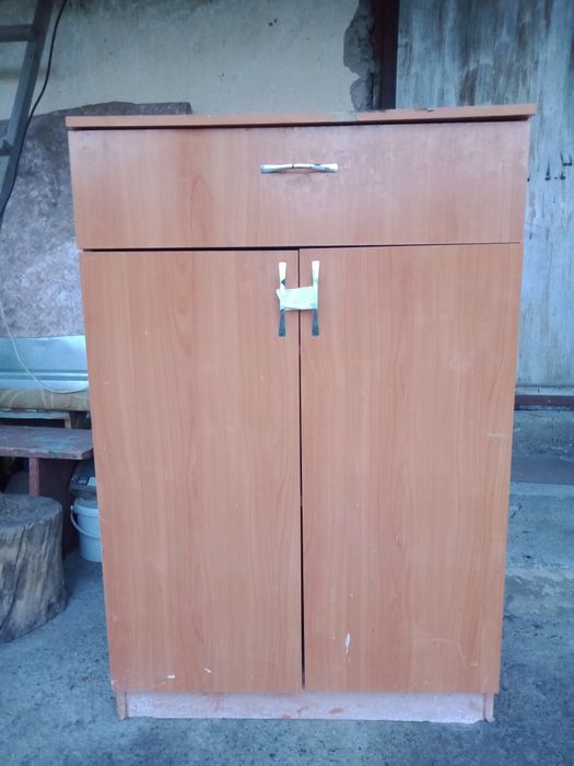 Продам тумбочку и шкаф срочно!