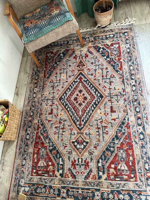 Продам современный ковер в отличном состоянии