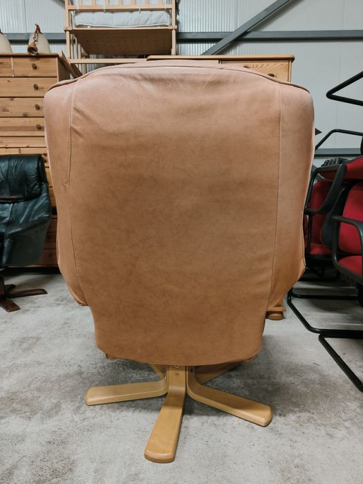 Relax кресло с отоманка от естествена кожа