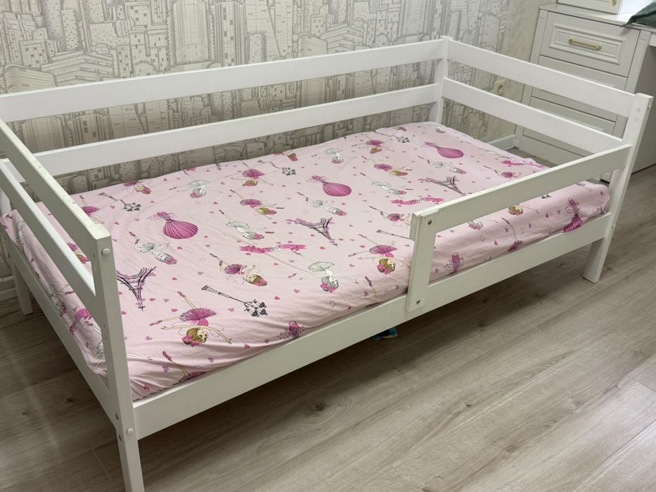 Продам кровати с матрасом