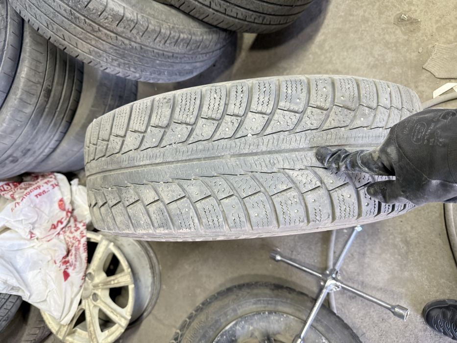 Продам шины б/у на 225/65 r17